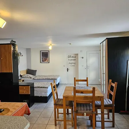 App-o2-2-4-personen-23km-bis-frankfurt-nord Apartment *