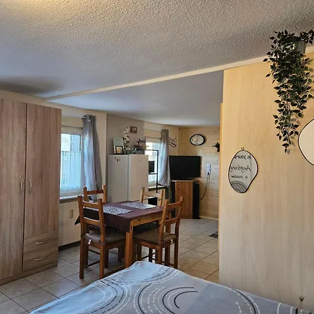 App-o2 1-2-personen-23km-bis-frankfurt-nord Apartment *